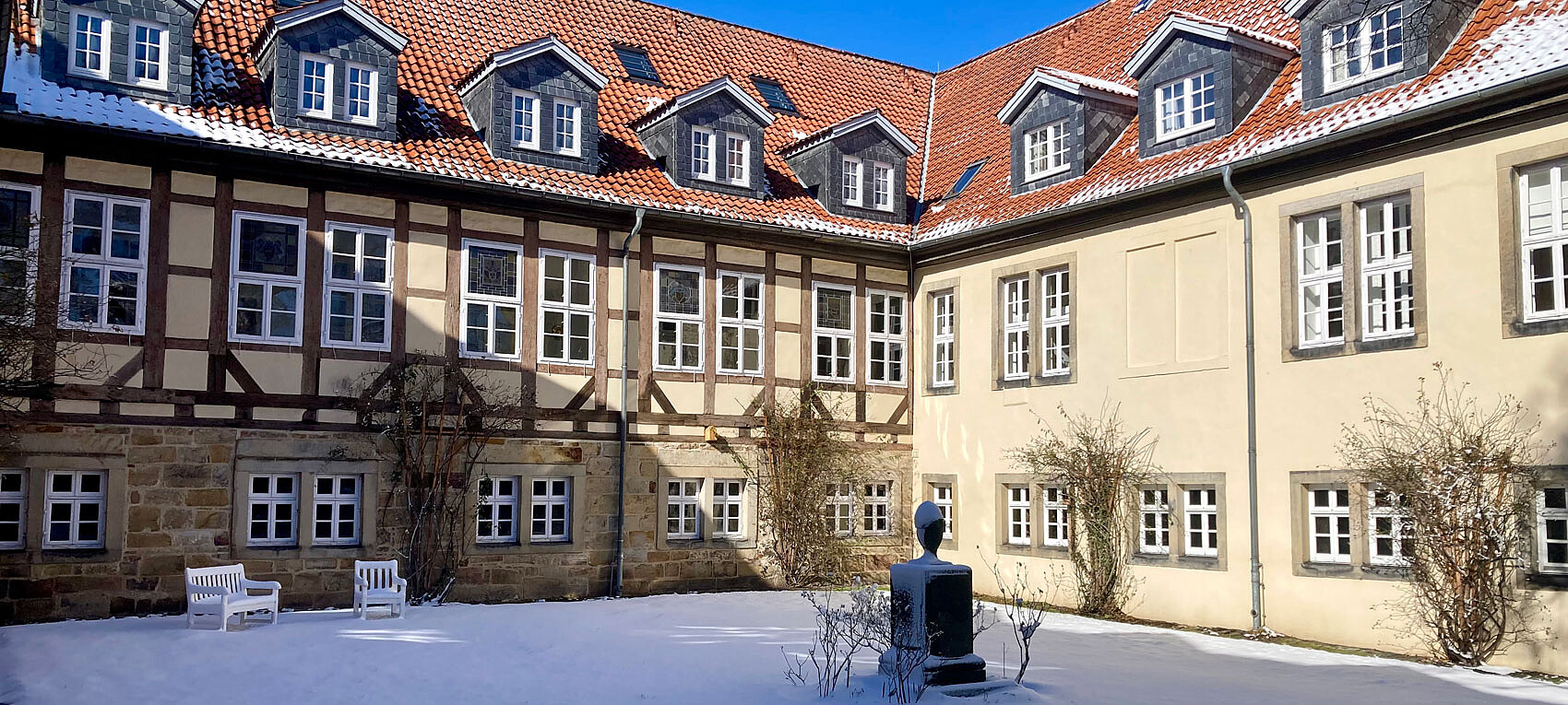 Der Innenhof des Klosters im Winter. Foto: Dr. Henrike Wahl