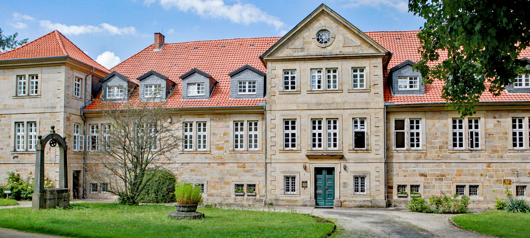 Kloster Barsinghausen, Südflügel mit Klosterpforte. Foto: Katrin Kutter